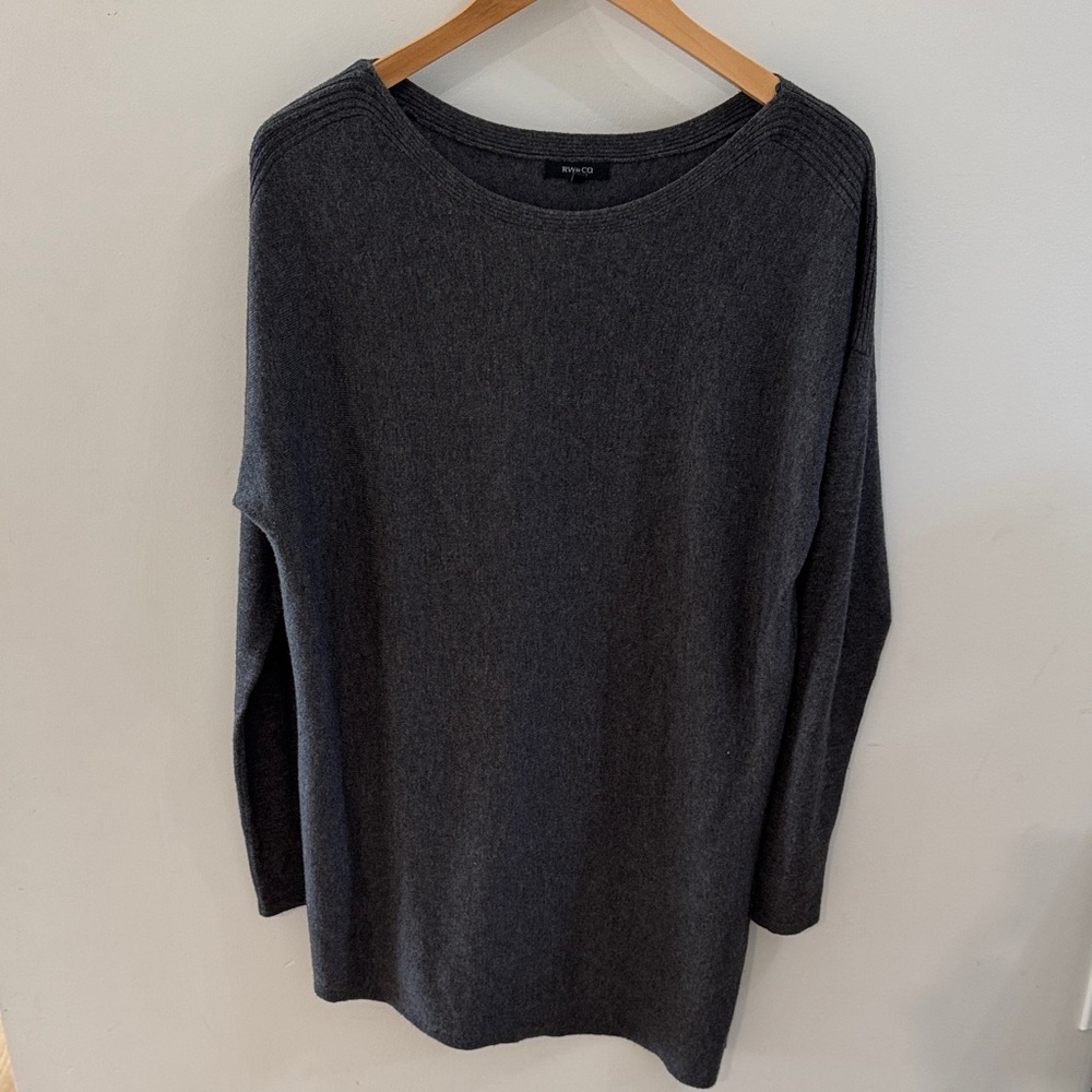 🌑 RW&CO. Dark Gray Long Sweater – Asymmetrical Hem - Wool Blend
Size Medium